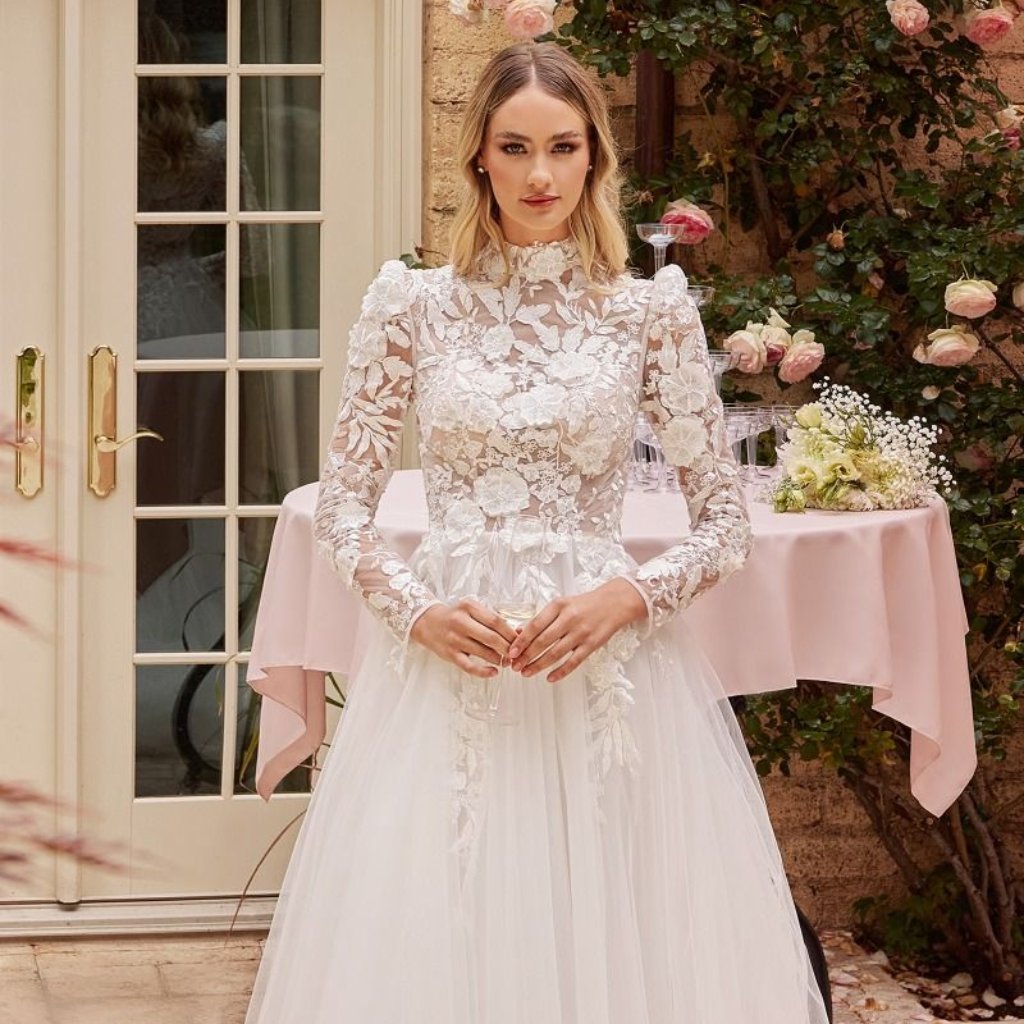 New Long A-Line Wedding Dress Embroidered With Lace And Floral Applique Cds433w